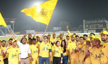 KPL में दूधिया रोशनी से नहाया ग्रीनपार्क:चौके-छक्कों पर स्टेडियम में चियर लीडर ने लगाए ठुमके, देखे इन फोटो गैलरी में स्टेडियम का नजारा