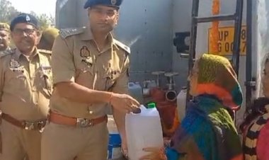 महाकुंभ से संतकबीरनगर पहुंचा गंगाजल:SP ने पुलिस लाइन में किया 2500 लीटर का वितरण, मंदिरों के सरोवर में भी डाला