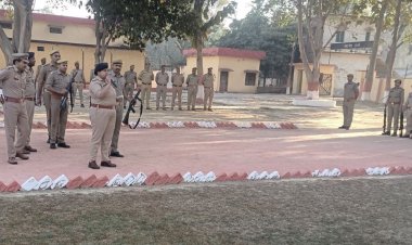 एसपी ने पुलिस लाइन का निरीक्षण किया:अमेठी में परेड की सलामी ली, पुलिसकर्मियों को दौड़ और ड्रिल करवाई