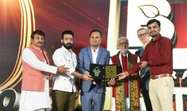 होमियोपैथी के क्षेत्र में श्रेष्ण योगदान देने वाले डॉक्टर्स दिल्ली में हुए सम्मानित