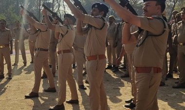होली से पहले पुलिस की तैयारी:चंदौली में दंगा नियंत्रण का विशेष प्रशिक्षण, टियर गैस से लेकर रबर बुलेट तक का अभ्यास
