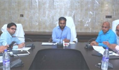 ‘प्रधानमंत्री आवास योजना के तहत लंबित निर्माण कार्यों को शीघ्र प्रारंभ कराएं’