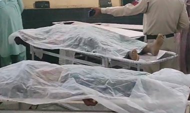 टैंकर ने बाइक को मारी टक्कर, 200 मीटर तक घसीटा:दो की मौके पर मौत; एक गंभीर घायल; भीड़ ने ड्राइवर को पीटा