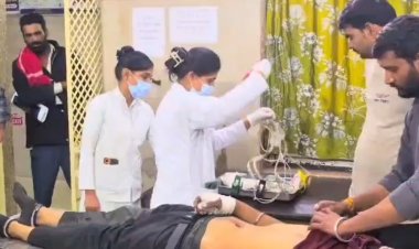 शराब से भरी पिकअप ने बाइक को मारी टक्कर:2 युवकों की मौत, दमोह-कुंडलपुर मार्ग पर हुआ हादसा