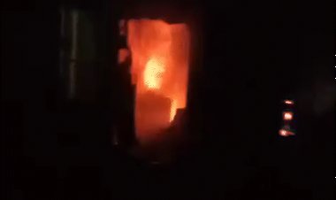 दिनारा में बेकरी में लगी आग, लाखों का हुआ नुकसान:पुलिस को गश्त के दौरान दिखा धुआं; तीन घंटों में पाया काबू