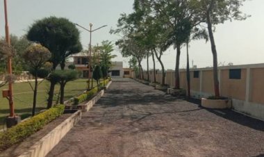 ट्रक की टक्कर से युवक की मौत:सड़क पर घिसटने से बाइक में लगी आग, फायर ब्रिगेड पहुचंने से पहले जलकर राख