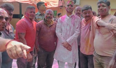 बालाघाट में होली पर एसपी निवास पहुंचे पुलिसकर्मी:दी शुभाकामनाएं; शहर में दिखा भाईचारे का रंग