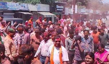 बैरागढ़ में रंग पंचमी पर विहिप-बजरंग दल का जुलूस:संत नगर से कालका मंदिर तक निकला चल समारोह, टैंकरों से की पानी की बौछार