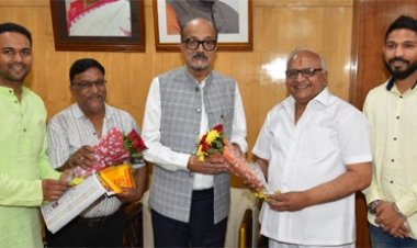 राज्यपाल डेका से दिगम्बर जैन महासभा के उपाध्यक्ष मोदी ने की सौजन्य भेंट