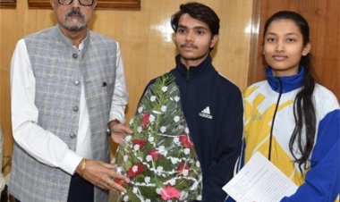 राज्यपाल डेका ने विश्व योग प्रतियोगिता के लिए चयनित प्रतिभागियों को 50 हजार रूपए की सहायता राशि दी