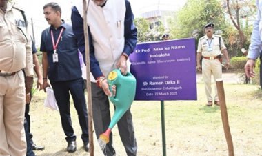 राज्यपाल रमेन डेका ने बेमेतरा कलेक्ट्रेट परिसर में ’एक पेड़ माँ के नाम अभियान‘ अंतर्गत किया पौधारोपण