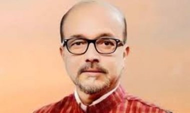 राज्यपाल डेका ने खैरागढ़ विश्वविद्यालय के जरूरत मंद विद्यार्थियों और कोरबा जिले के कुष्ठ रोगियों के लिए लगभग 4 लाख रूपये की सहायता राशि दी