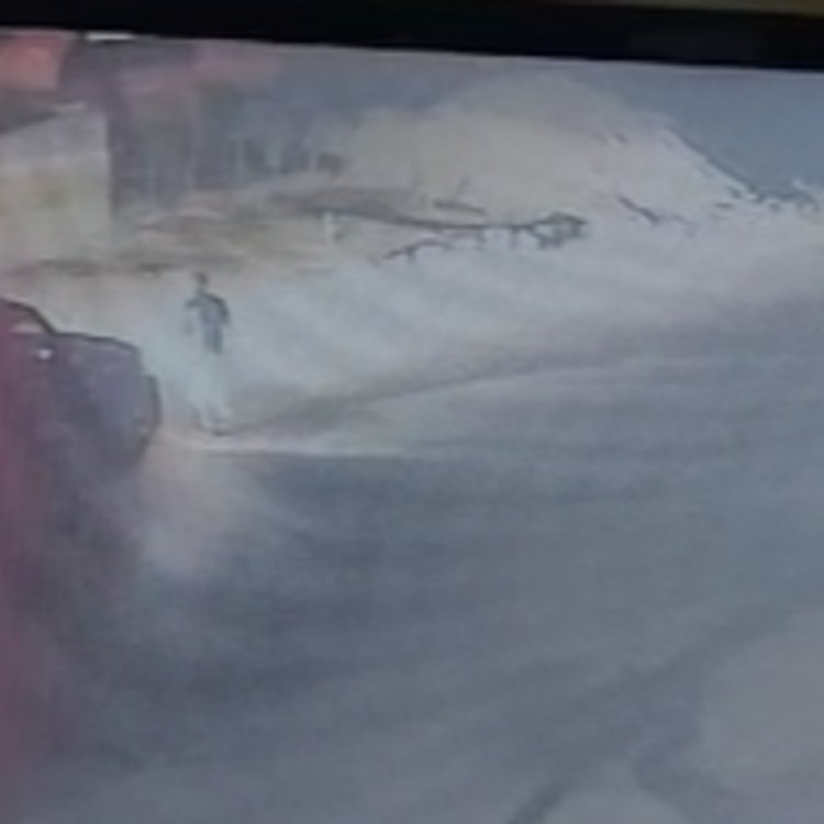 भिंड में रिटायर्ड फौजी के घर पर फायरिंग:स्कार्पियो से आए आरोपियों ने चलाई गोलियां, सीसीटीवी में कैद हुई वारदात