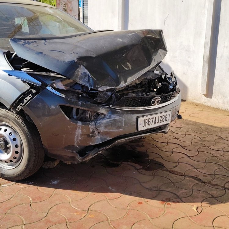 सीधी में बीजेपी सांसद की बाउंड्री वॉल में टकराई कार:नशे में धुत था ड्राइवर; सांसद बोले- ट्रैफिक पुलिस कोई कार्रवाई नहीं कर रही