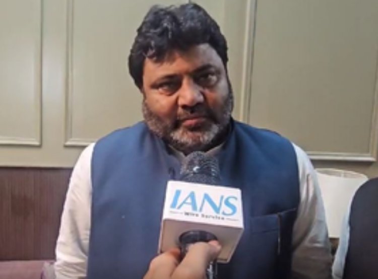 योगी सरकार उर्दू, औरंगजेब, शाहजहां इस तरह के मुद्दे लाकर जनता का ध्यान भटकाना चाहती है: कमाल अख्तर