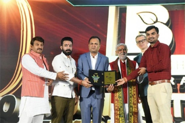 होमियोपैथी के क्षेत्र में श्रेष्ण योगदान देने वाले डॉक्टर्स दिल्ली में हुए सम्मानित