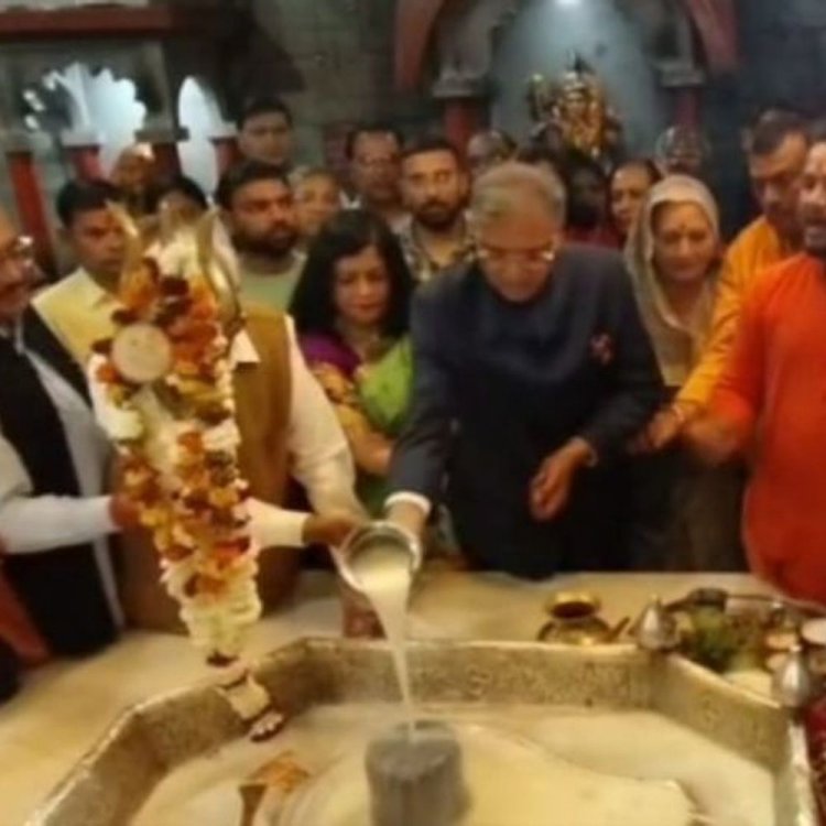 मुख्य चुनाव आयुक्त ने कैलाश मंदिर में की पूजा:सुबह 10 बजे पहुंचे आगरा के महादेव मंदिर में, संडे दोपहर तक रहेंगे शहर में, ये रहेगा उनका प्रोग्राम