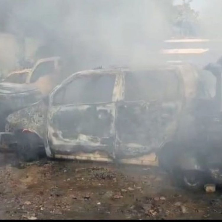 ISBT परिसर में खड़े ऑटो-कारों में लगी आग:लगभग 7 वाहन जले, यात्रियों में मचा हड़कंप, बड़ा हादसा होने से टला