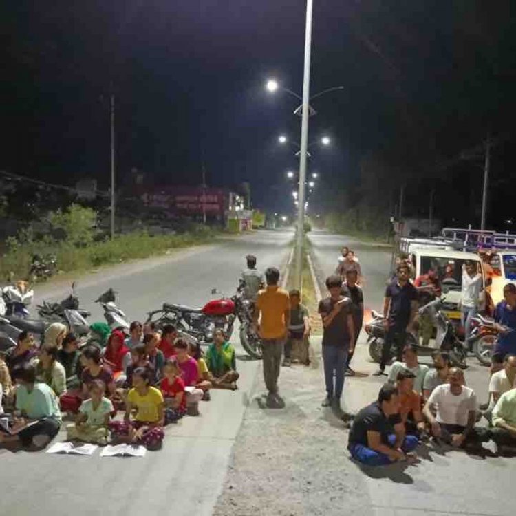 मंदसौर में 12 लाख बकाया होने पर काटी बिजली:कॉलोनीवासियों ने किया चक्काजाम; 2 घंटे विरोध के बाद हुआ समझौता