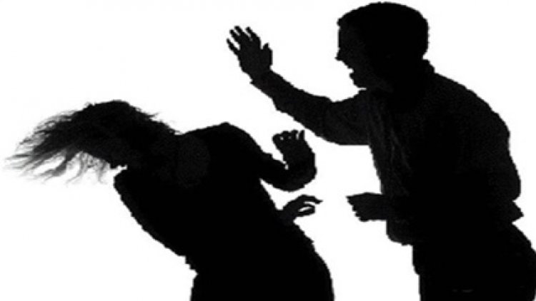प्रेमिका की अश्लील तस्वीर भेज दी पति के पास, समझाने गई तो कर दी पिटाई
