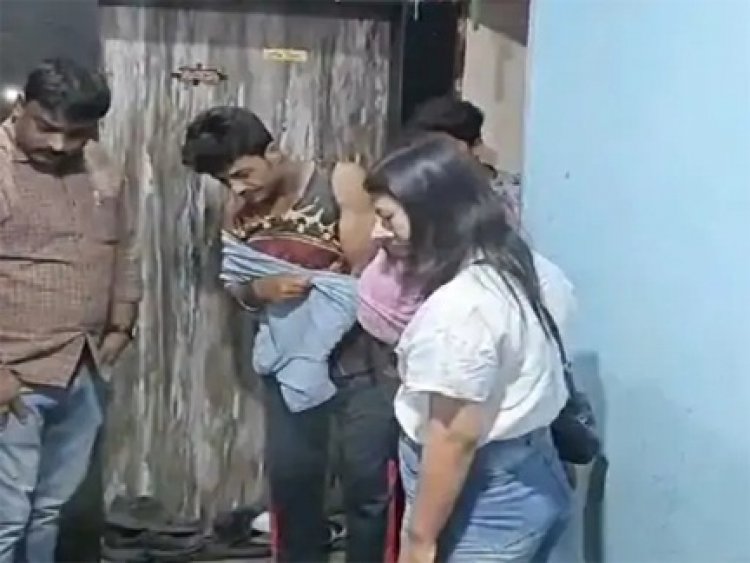 दलदल सिवनी स्थित ईरानी डेरा में क्राइम ब्रांच की टीम ने मारी रेड