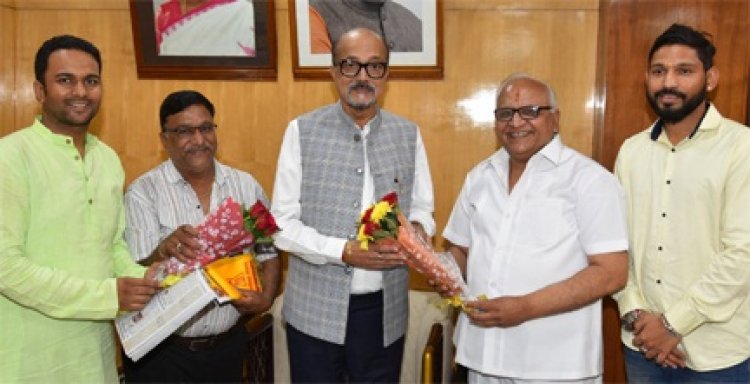 राज्यपाल डेका से दिगम्बर जैन महासभा के उपाध्यक्ष मोदी ने की सौजन्य भेंट