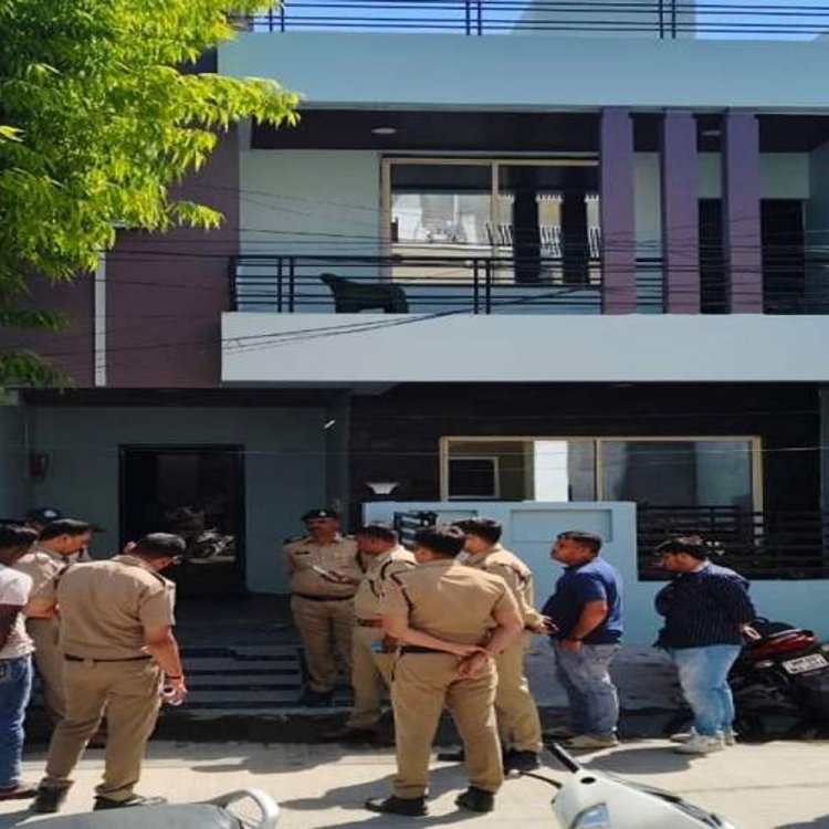 इंदौर में युवती को आंख में लगी गोली:इलाज के बहाने दोस्त अस्पताल में छोड़कर फरार; युवकों की तलाश में जुटी पुलिस