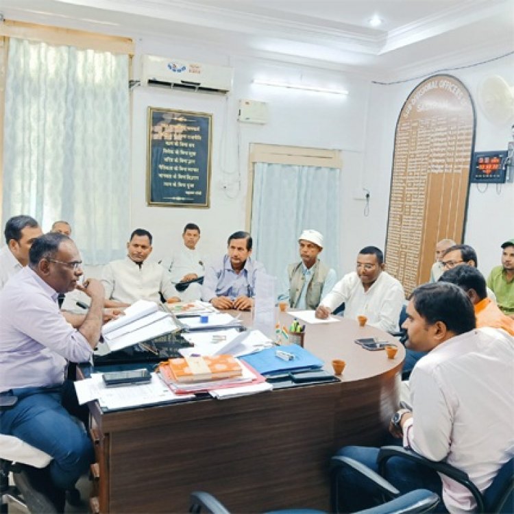 ईआरओ, डीईओ, सीईओ स्तर पर राजनीतिक दलों के साथ जमीनी स्तर की बैठकें जारी