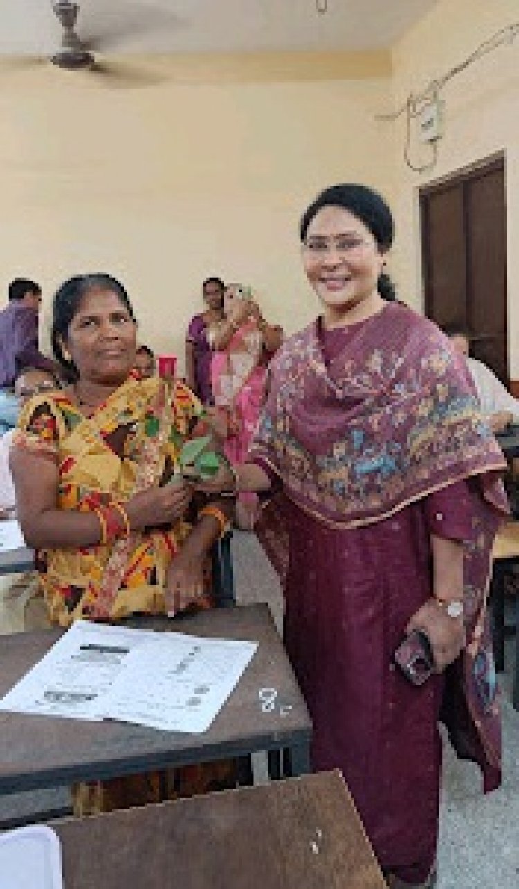 राष्ट्रव्यापी महापरीक्षा अभियान FLNAT  की आयोजन में लगभग 5 लाख शिक्षार्थियों ने भाग लिया शिक्षार्थियों का बैंड बाजा स्वागत द्वार तिलक फूल के साथ अभिनंदन