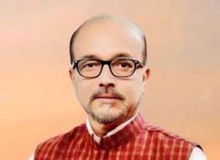 राज्यपाल डेका ने खैरागढ़ विश्वविद्यालय के जरूरत मंद विद्यार्थियों और कोरबा जिले के कुष्ठ रोगियों के लिए लगभग 4 लाख रूपये की सहायता राशि दी