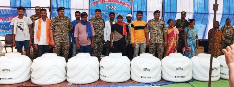 चेरपल्ली में सीआरपीएफ का सिविक एक्शन कार्यक्रम, ग्रामीणों को बांटे सामान