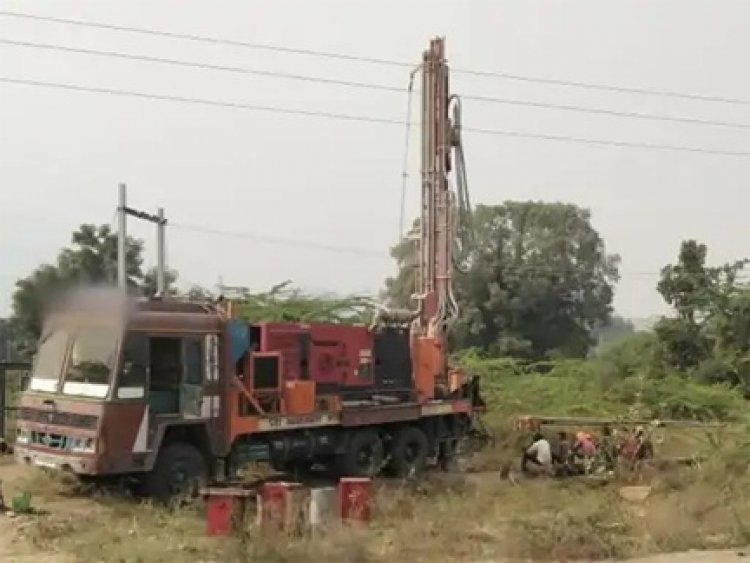 बोरिंग ट्रक हाईटेंशन वायर की चपेट में आईं,नाबालिग की मौत