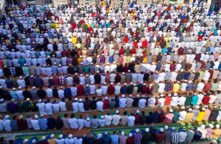 उत्तर प्रदेश में ईद पर अदा हुई नमाज, लोगों ने मांगी अमन-चैन की दुआएं