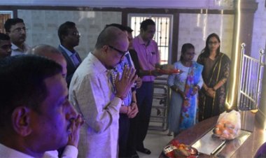 राज्यपाल रमेन डेका ने माँ गंगा मैय्या की पूजा-अर्चना कर राज्य की सुख, समृद्धि की कामना की