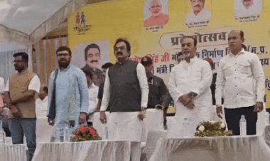 छिंदवाड़ा में पुष्पवर्षा से हुआ नवप्रवेशियों का स्वागत:मंत्री राकेश सिंह ने छात्रों से किया संवाद, कहा- बच्चे हैं उज्ज्वल भविष्य के निर्माता