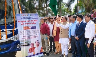 मुख्यमंत्री विष्णुदेव साय ने कैंसर डिटेक्शन वैन को हरी झंडी दिखाकर किया रवाना