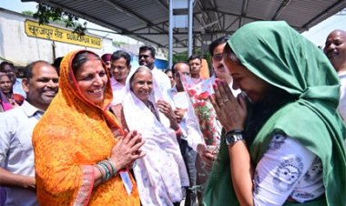 मुख्यमंत्री तीर्थ दर्शन योजना के तहत विशेष ट्रेन रवाना, वरिष्ठ नागरिक करेंगे ओंकारेश्वर-महाकालेश्वर के दर्शन