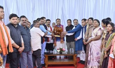 मुख्यमंत्री साय से विभिन्न समाज के प्रतिनिधिमंडल ने की सौजन्य भेंट मांगों और समस्याओं से कराया अवगत