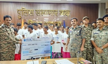 सुकमा में 40 लाख रुपये के इनामी 22 माओवादियों ने किया सरेंडर