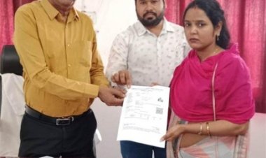 सुशासन तिहार 2025 : सुशासन तिहार में भारती देवांगन को मिला तत्काल श्रमिक कार्ड