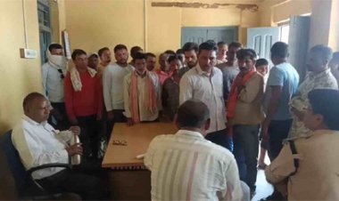 पानी के लिए किसानों ने SDO को बनाया बंधक ! प्रशासन में मचा हड़कंप