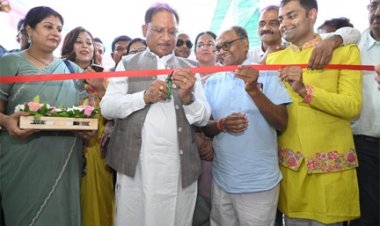 मुख्यमंत्री विष्णु देव साय ने आज राजधानी रायपुर के पंडरी में स्वरा प्रतिष्ठान का भव्य शुभारंभ किया