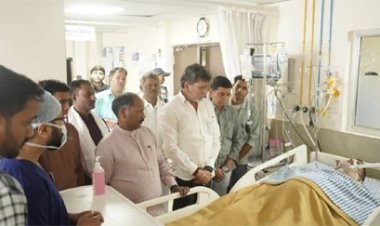 घायल भरत वर्मा से मिलने अस्पताल पहुंचे BJP प्रदेश अध्यक्ष सिंहदेव और गृहमंत्री शर्मा, डॉक्टरों को बेहतर इलाज के दिए निर्देश