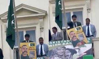 लंदन में पाकिस्तानी राजनयिक की शर्मनाक हरकत, प्रदर्शनकारियों का गला काटने का किया इशारा