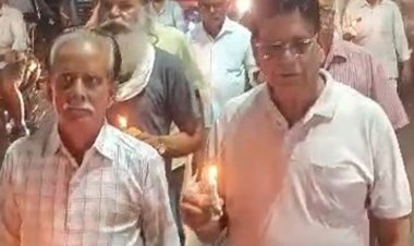 पहलगाम में आतंकी हमले के विरोध में रायसेन में प्रदर्शन:पेंशनर्स एसोसिएशन ने निकाला कैंडल मार्च, पीएम को भेजा समर्थन का संदेश