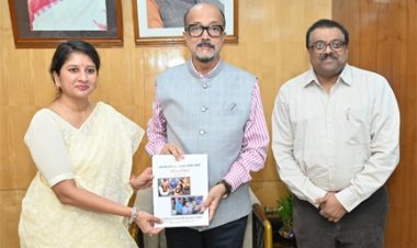 राज्यपाल डेका से छत्तीसगढ़ राज्य बाल अधिकार संरक्षण आयोग के अध्यक्ष ने की सौजन्य भेंट
