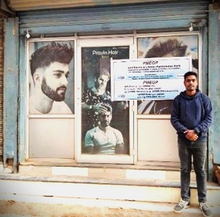 हेयर ड्रेसिंग सैलून से आत्मनिर्भर बना पदमलोचन