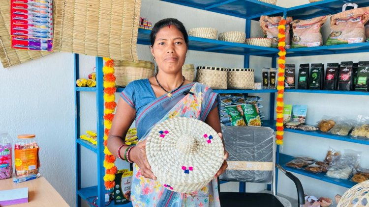 रायपुर : छिंद कांसा की सुंदर टोकरियों से संवरी जिंदगी,  रिंकी यादव बनीं गांव की महिलाओं के लिए मिसाल