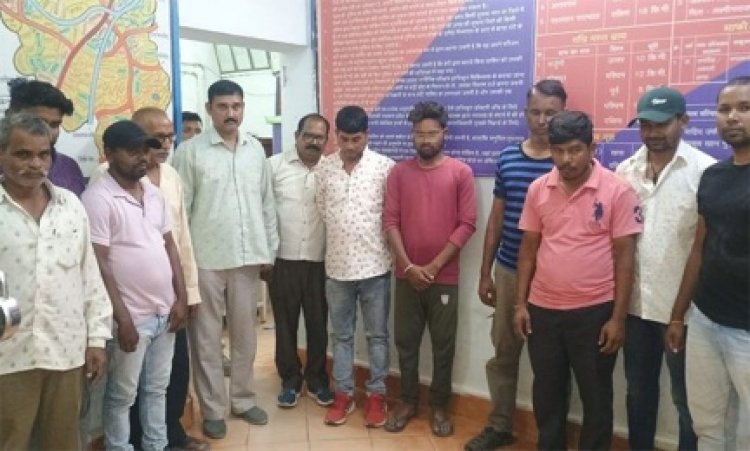 12 जुआरी हुए गिरफ्तार, 1.39 लाख नकद, बाइक और मोबाइल जब्त