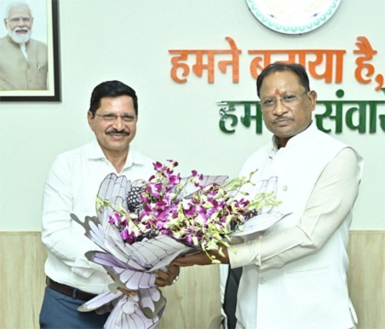 मुख्यमंत्री विष्णु देव साय से एसईसीएल के नवनियुक्त सीएमडी हरीश दुहन ने की सौजन्य भेंट